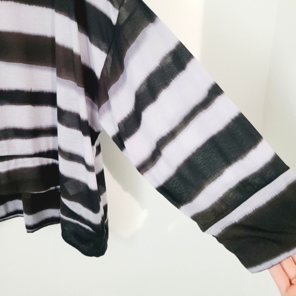 Lauren Vidal Cropped L/S Top - Picture 4 of 7